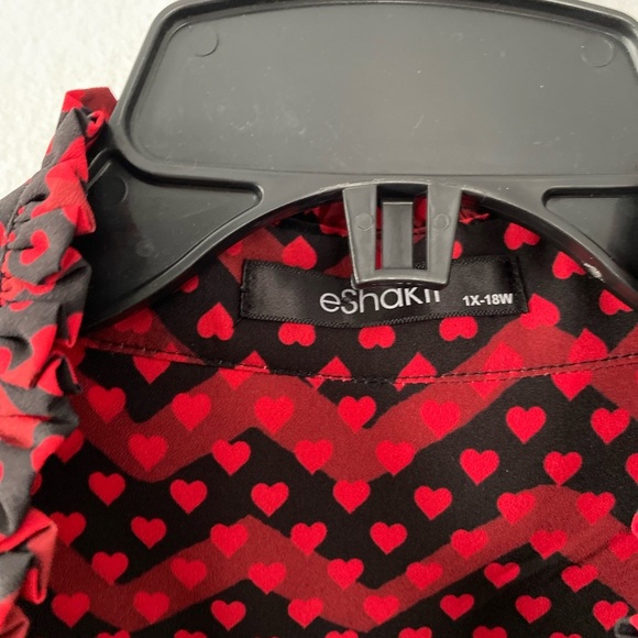 Eshakti Size 1x Chevron Red Heart Print Crepe Ruffle Black Trim Shirt - Picture 5 of 16